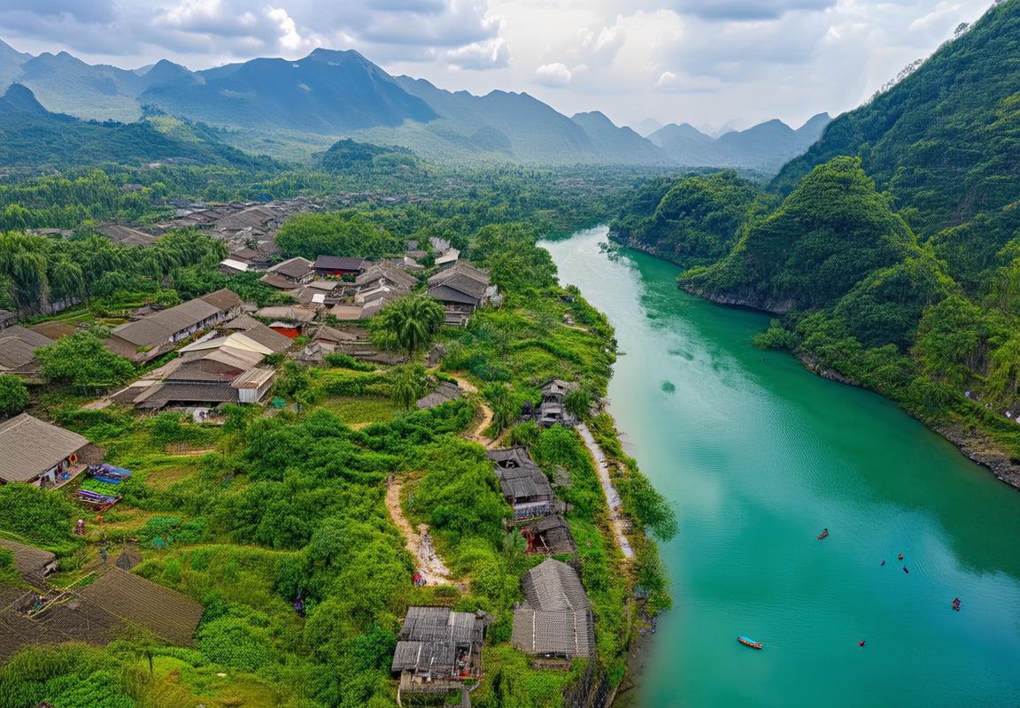 Khám Phá Miền Trung: Làn Gió Lành Lạnh, Con Đường Cổ Kính và Sông Hương Đẹp Như Truyện Cổ Tích